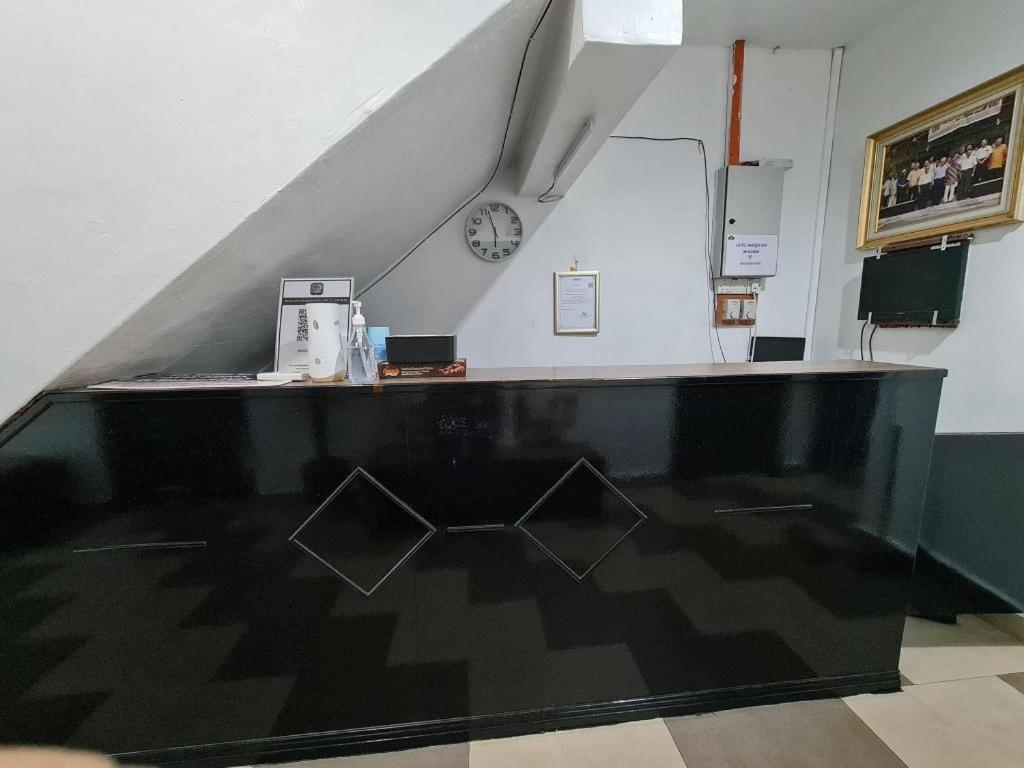 Oyo 90936 Hotel Manjoi Inn איפוה מראה חיצוני תמונה
